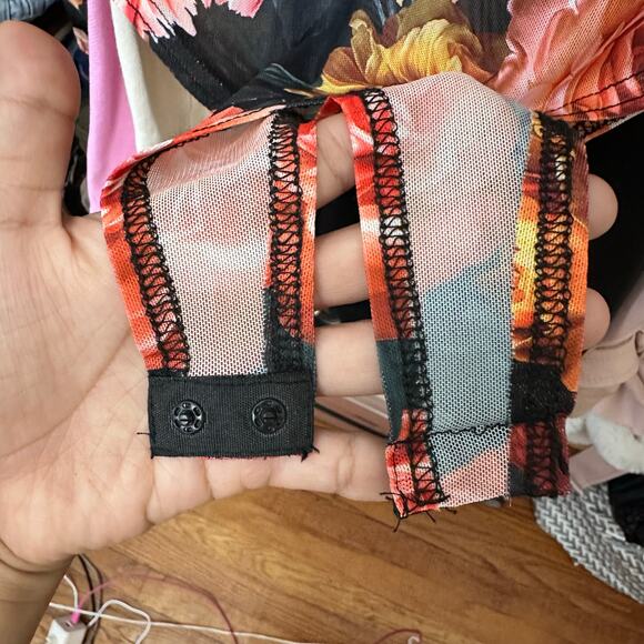 SNDYS Sheer Floral Long Sleeve Bodysuit Size Small Black Red SFBS016 - Picture 7 of 9